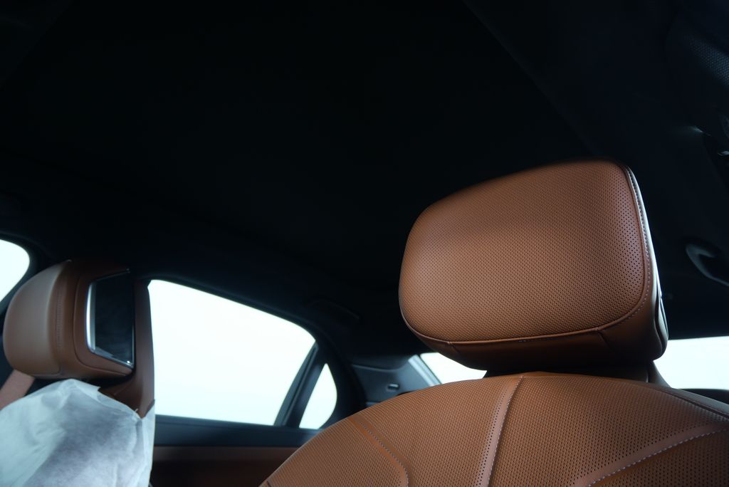 2025 Bmw 750e photo 10