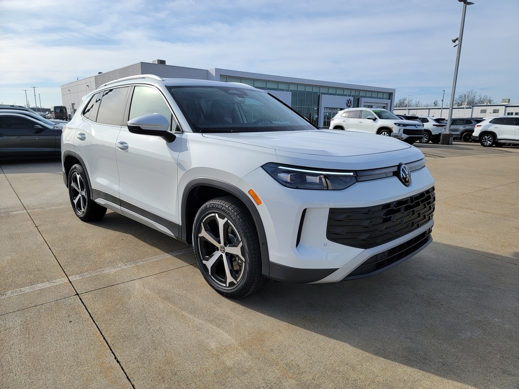 2026 Volkswagen Tiguan SE's photo
