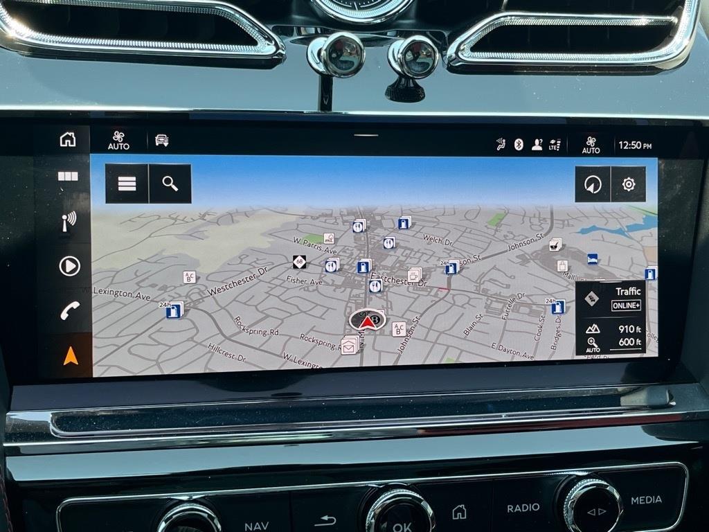2024 Bentley Bentayga V8 photo 6