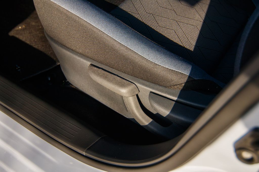 2025 Nissan Versa SV photo 8