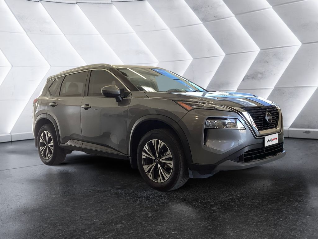 2022 Nissan Rogue SV's photo