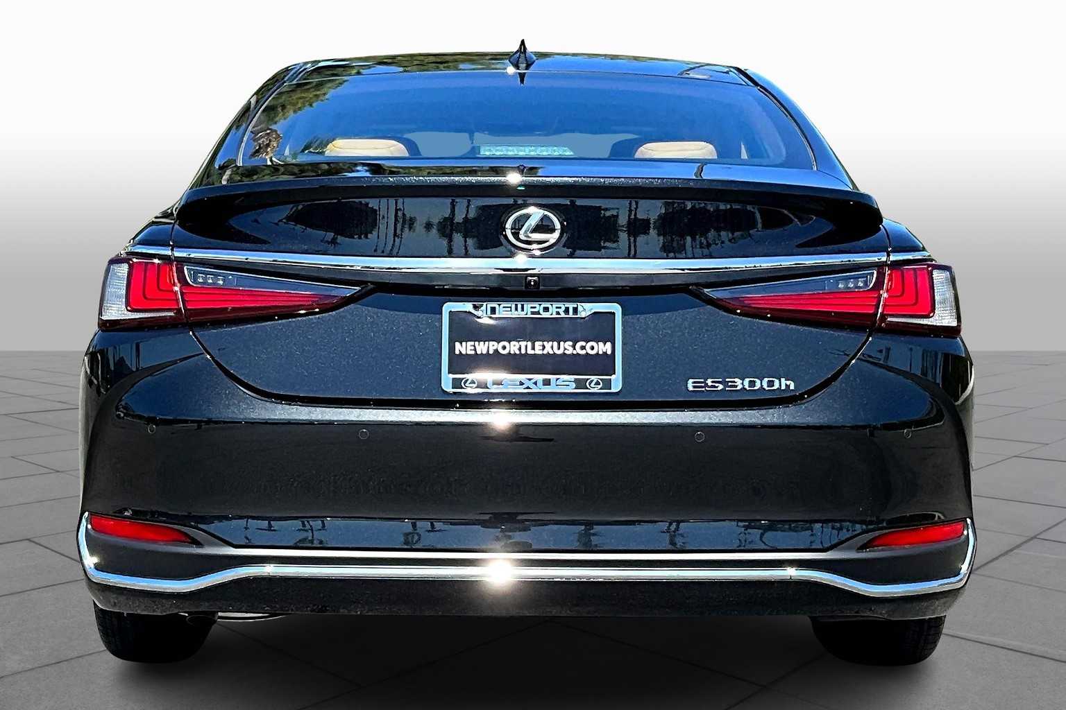 2025 Lexus ES 300h photo 4