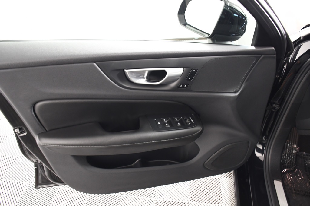 2024 Volvo S60 B5 Core photo 14
