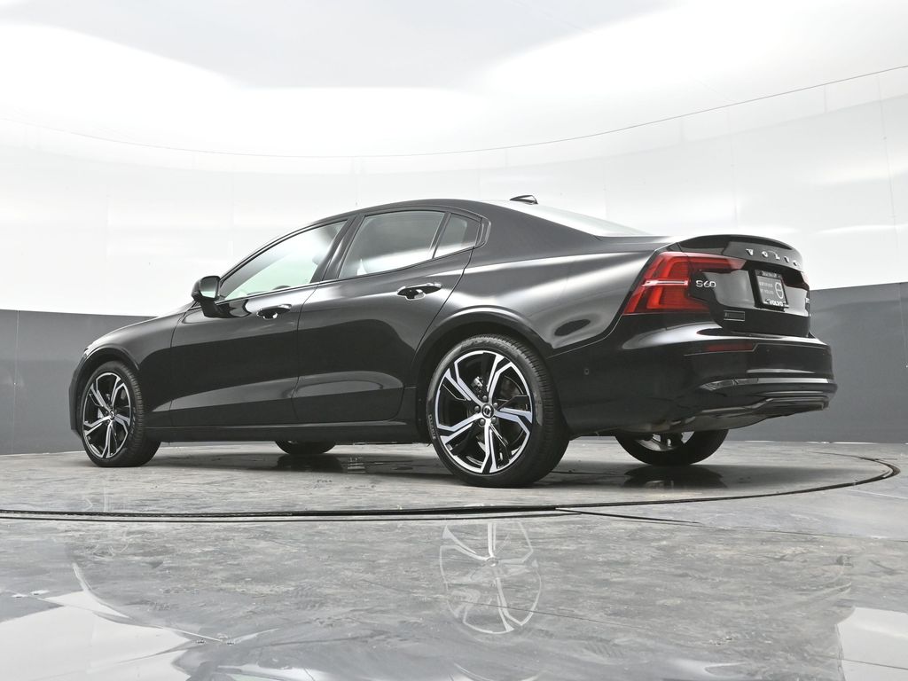 2024 Volvo S60 B5 Plus photo 22