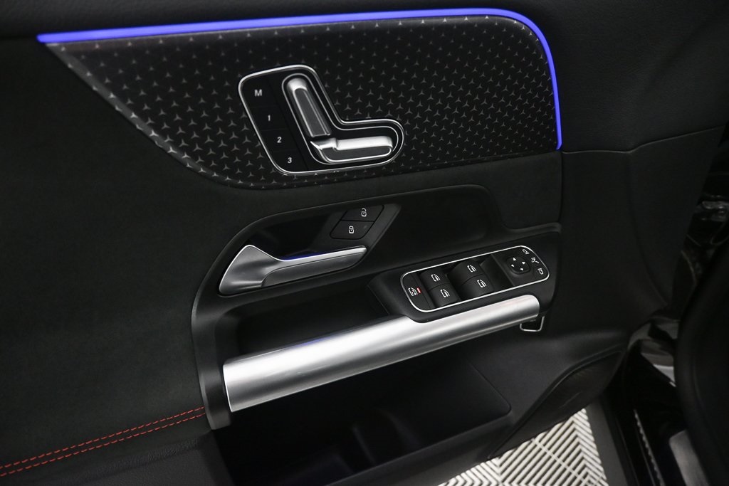 2025 Mercedes Benz GLA 250 photo 3