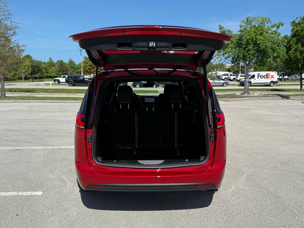 2025 Chrysler Pacifica Limited photo 34