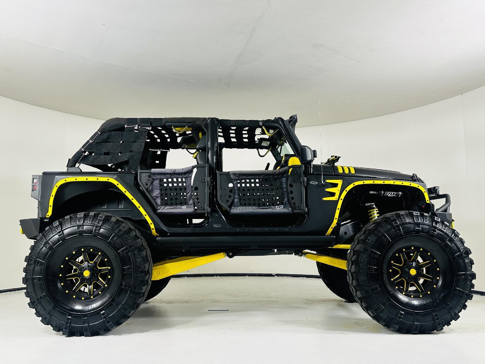 2012 Jeep Wrangler Unlimited Sahara photo 2
