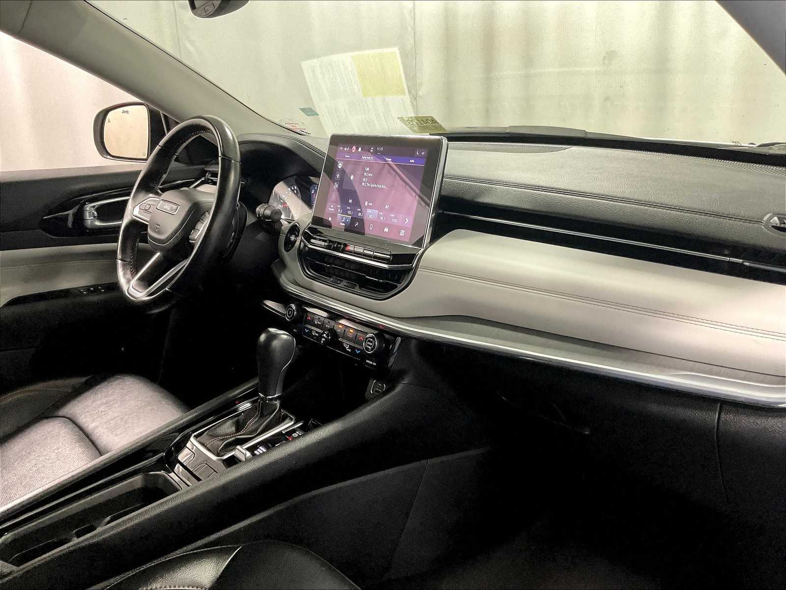 2022 Jeep Compass Limited photo 13