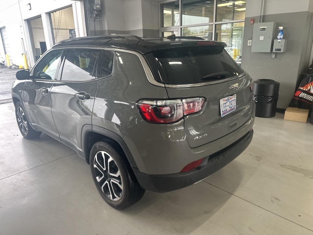 2023 Jeep Compass Limited photo 3