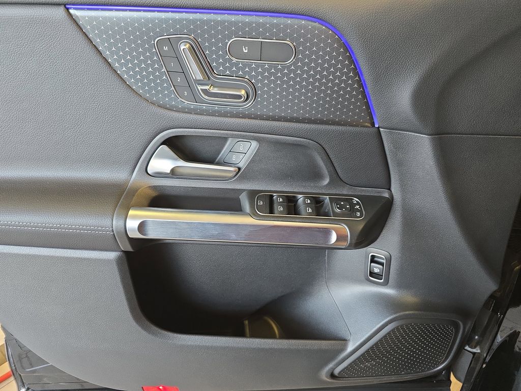 2025 Mercedes Benz GLB 250 photo 25