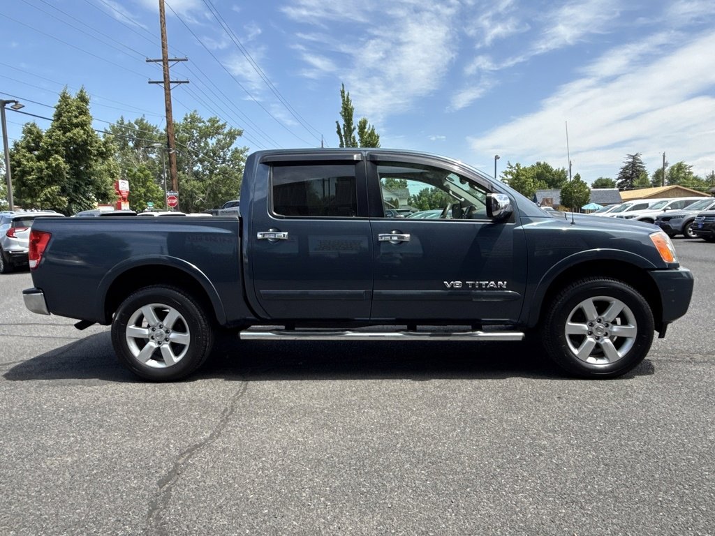 2014 Nissan Titan SL photo 2