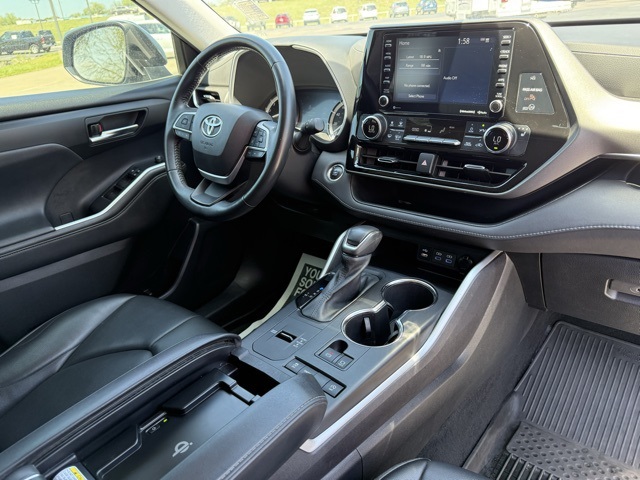 2022 Toyota Highlander XLE photo 11
