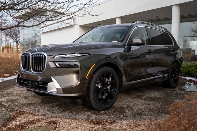2026 BMW X7 40i's photo