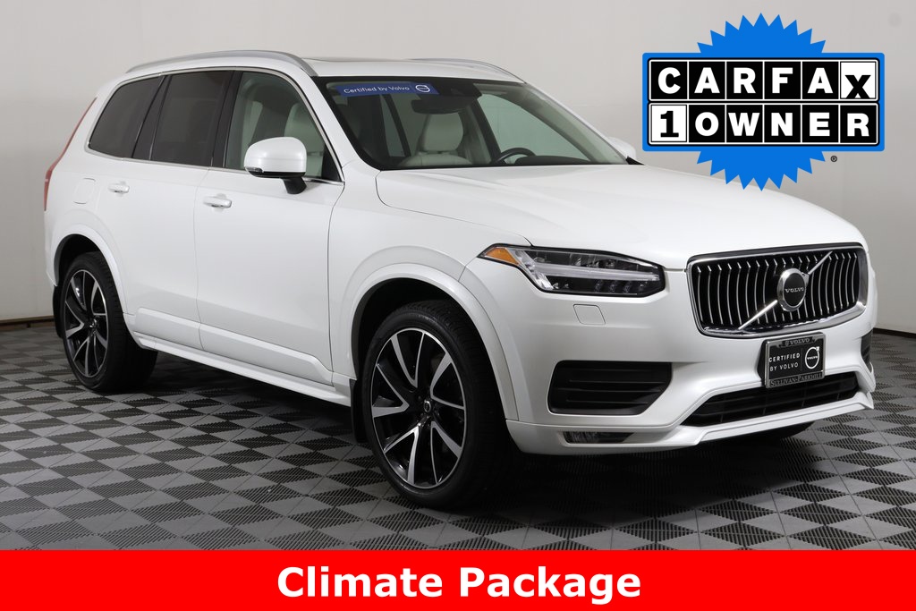 2022 Volvo XC90 Momentum's photo