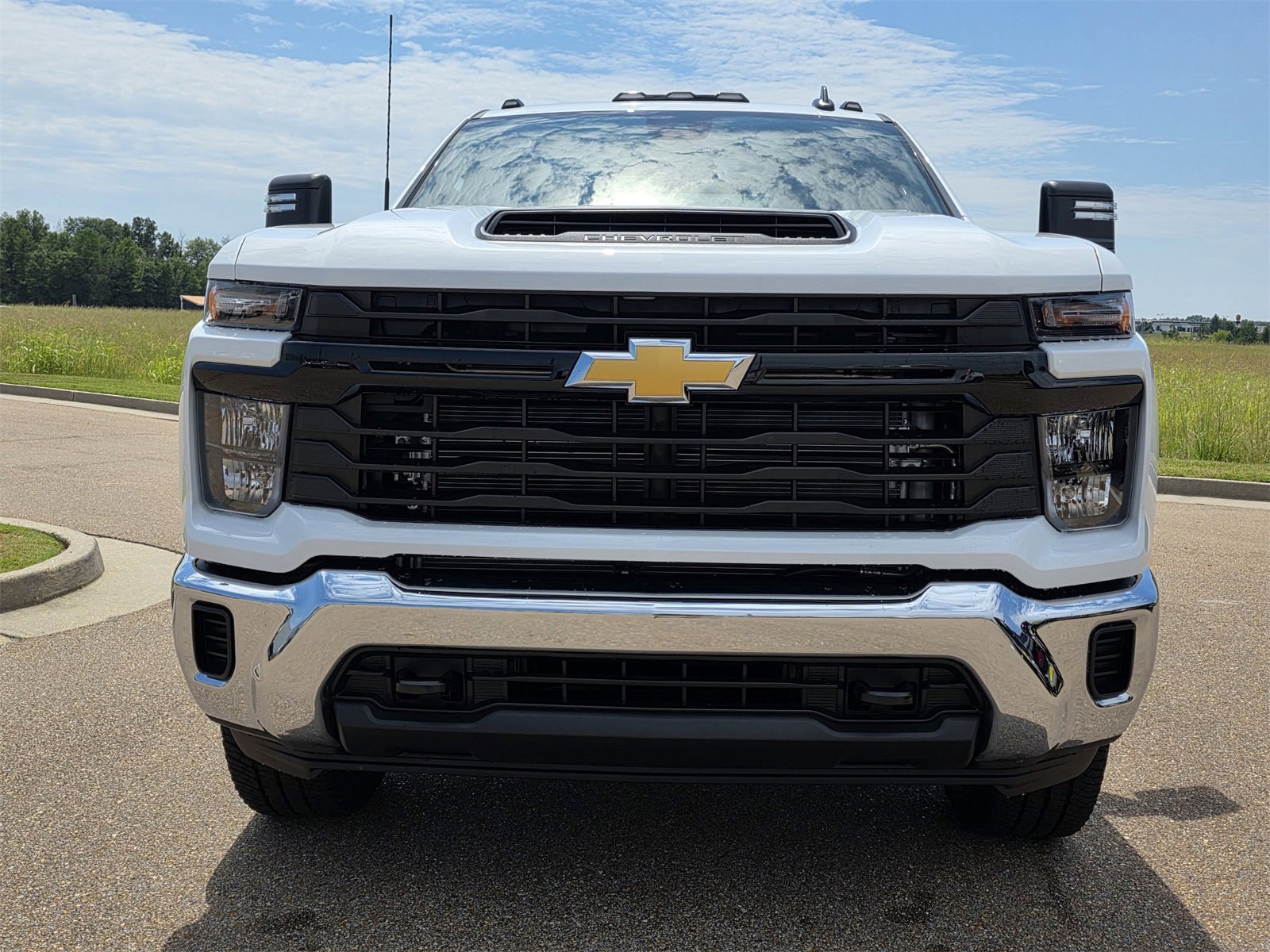 2025 Chevrolet Silverado 2500HD photo 2