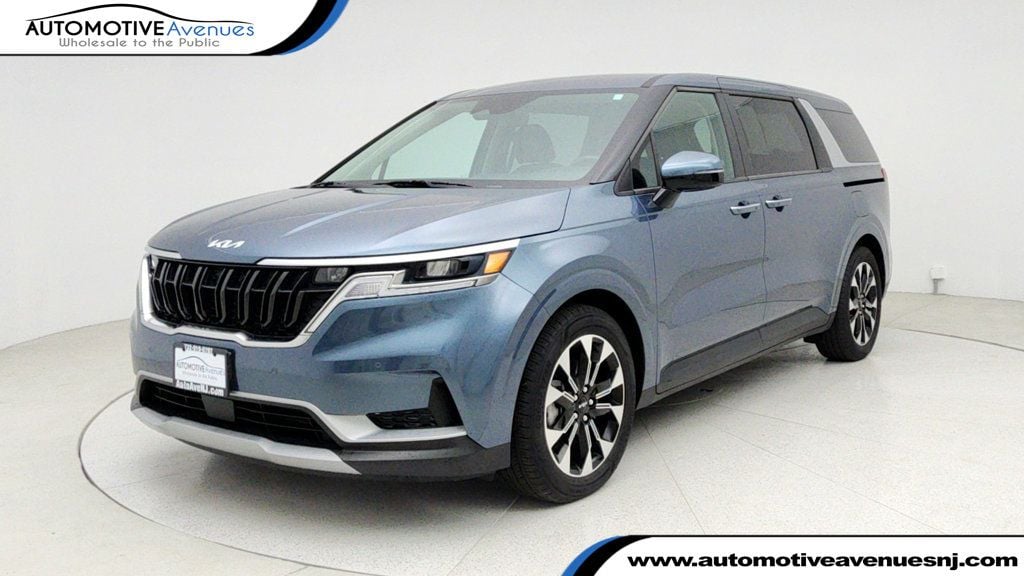 2024 Kia Carnival EX's photo