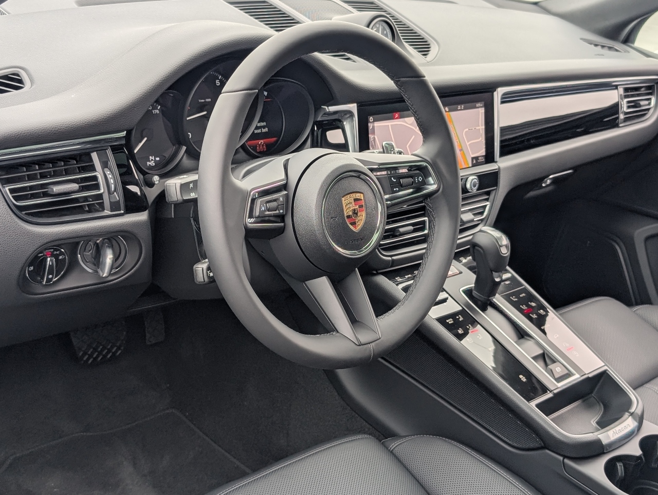 2025 Porsche Macan T photo 4