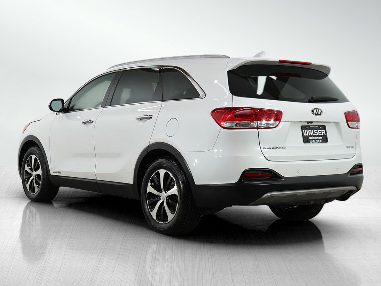 Used 2017 Kia Sorento EX with VIN 5XYPHDA50HG304850 for sale in Burnsville, Minnesota