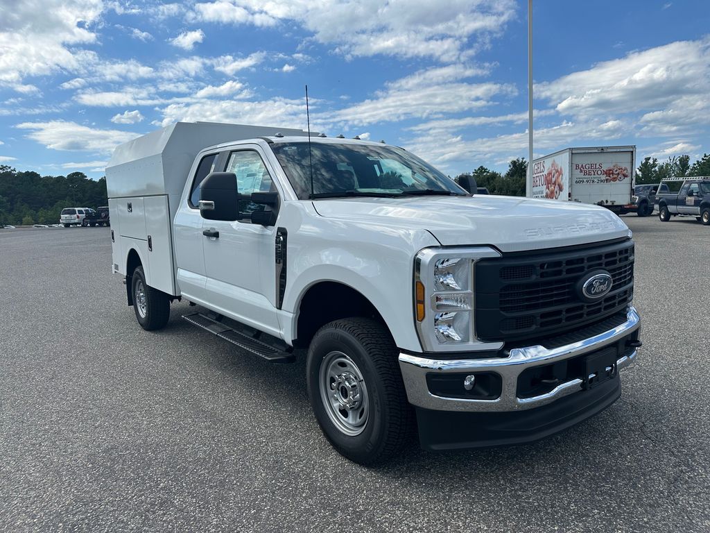2025 Ford F-250 Super Duty XL's photo