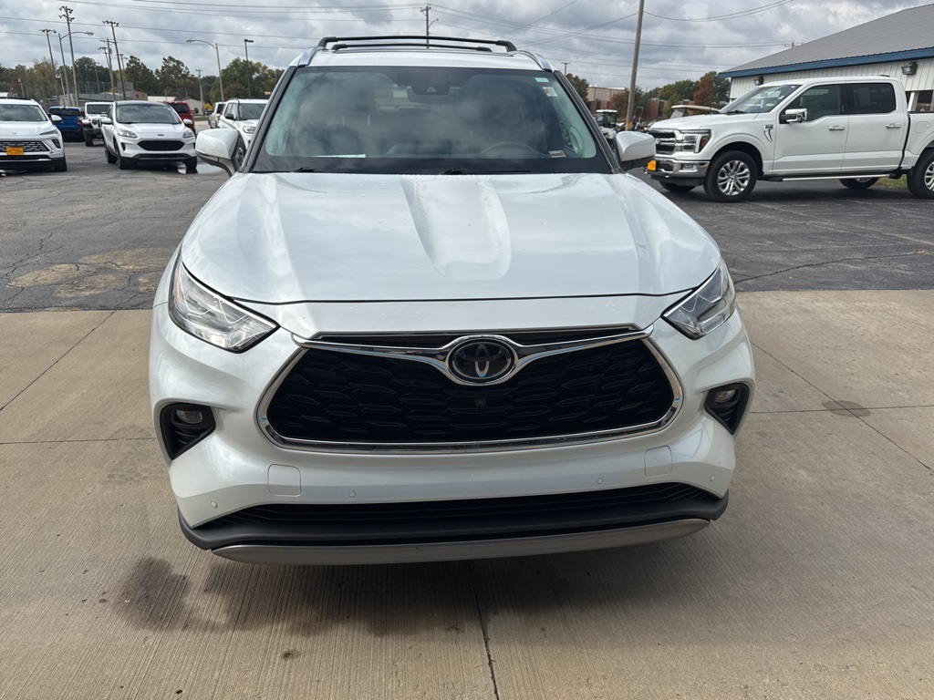 Used 2022 Toyota Highlander Platinum with VIN 5TDFZRBH7NS188656 for sale in Kansas City