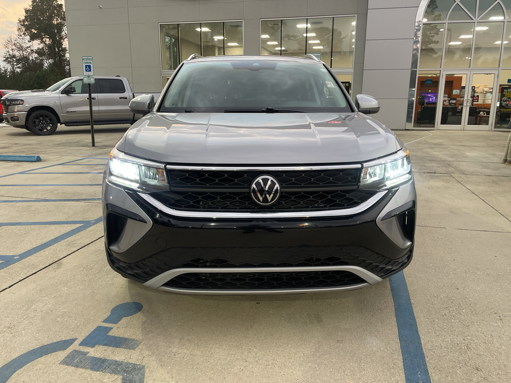 2024 Volkswagen Taos SE photo 2