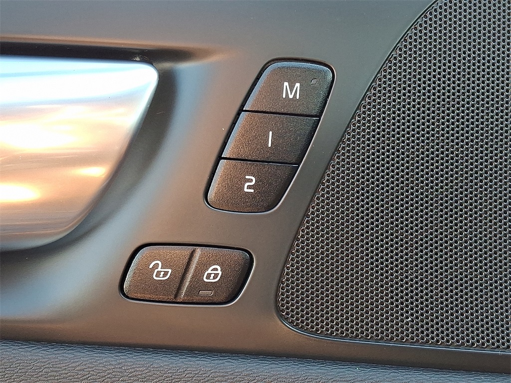 2025 Volvo S60 B5 Core photo 24