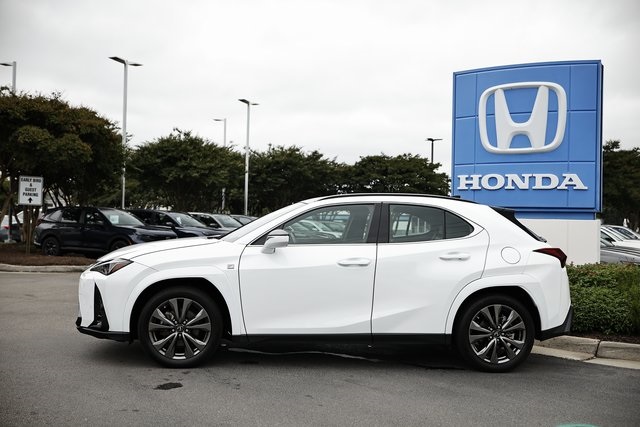 2024 Lexus UX 250h F SPORT Handling photo 3