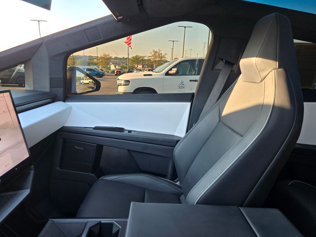 2024 Tesla Cybertruck photo 17