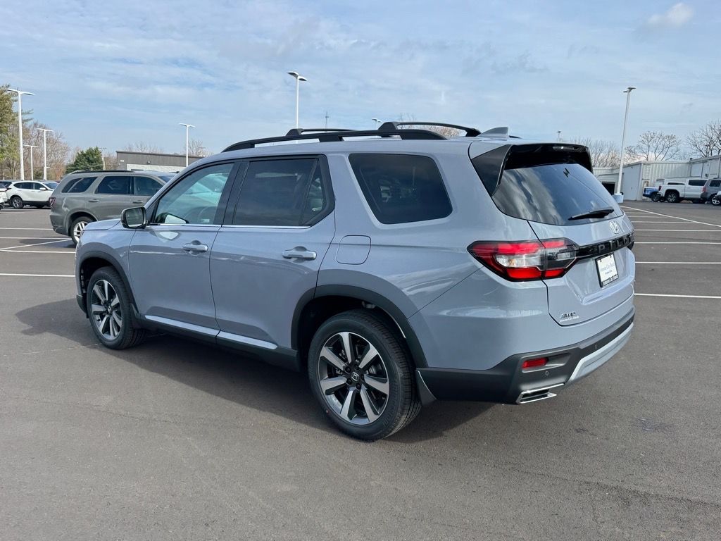 2025 Honda Pilot Touring photo 2