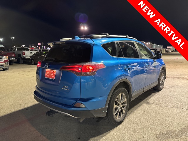 2017 Toyota RAV4 Hybrid XLE photo 3