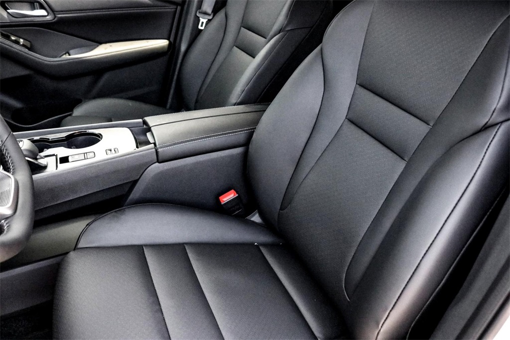 2025 Nissan Rogue SV photo 9