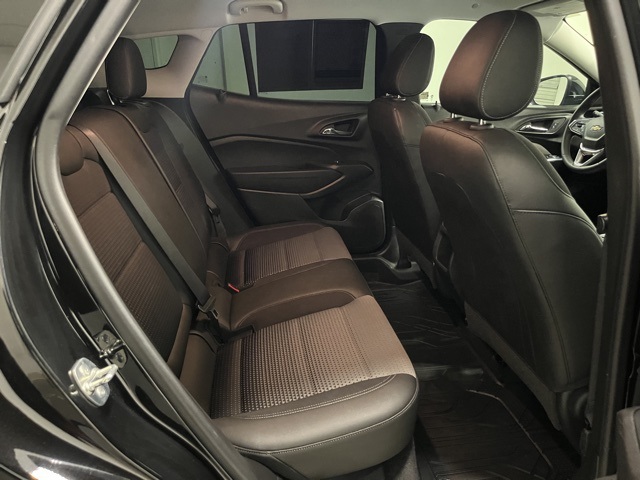 2025 Chevrolet Trax LT photo 21