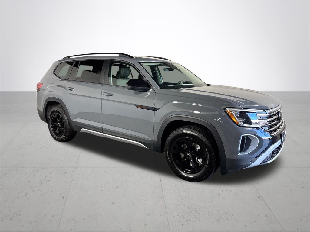2025 Volkswagen Atlas Peak Edition SE photo 2