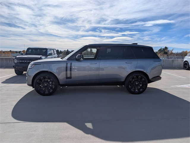 2025 Land Rover Range Rover SE photo 2