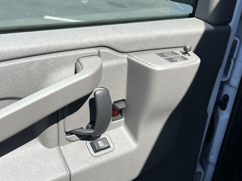 2025 Chevrolet Express Cargo 2500 photo 22