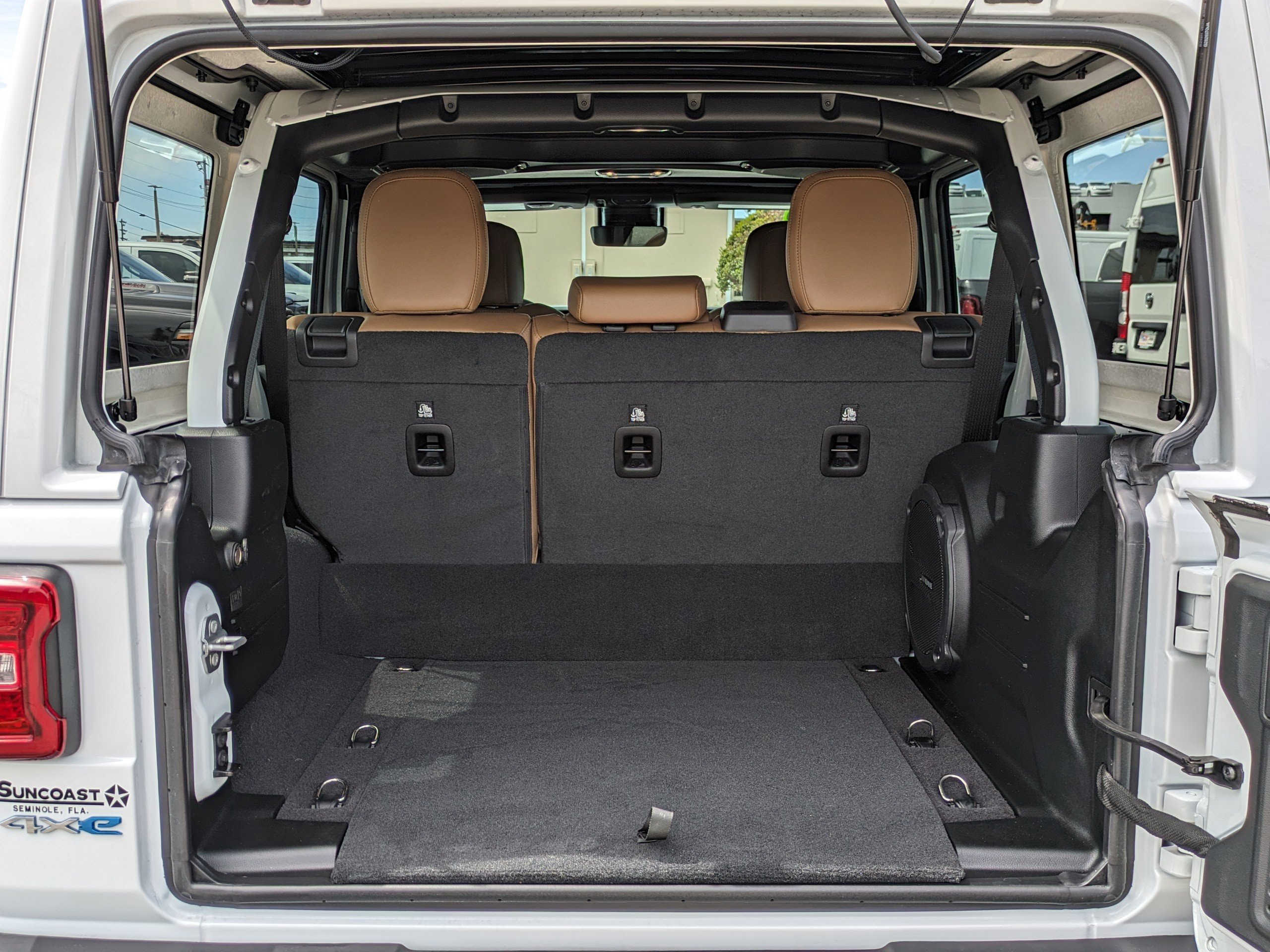 2023 Jeep Wrangler Sahara 4xe photo 12