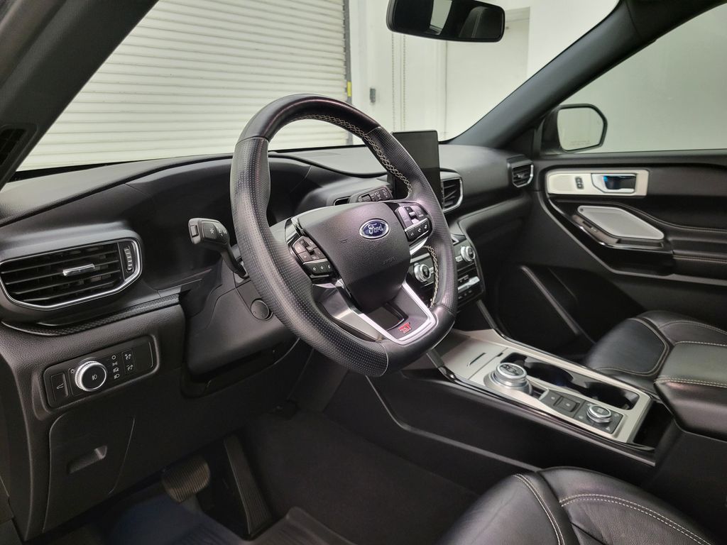 2021 Ford Explorer ST photo 13