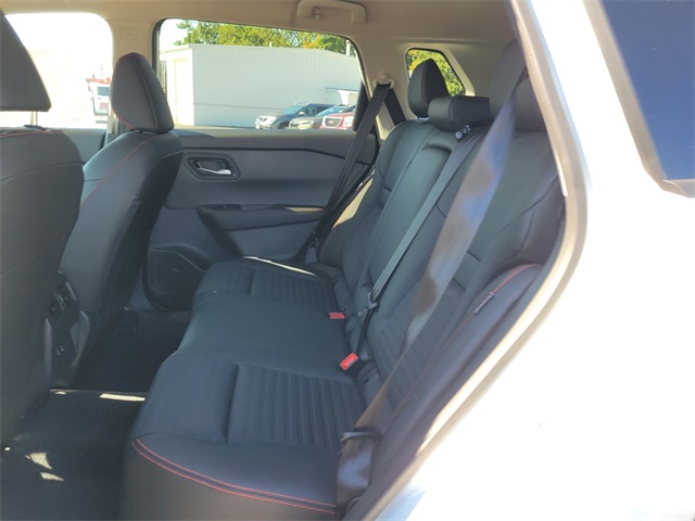 2026 Nissan Rogue SV photo 13