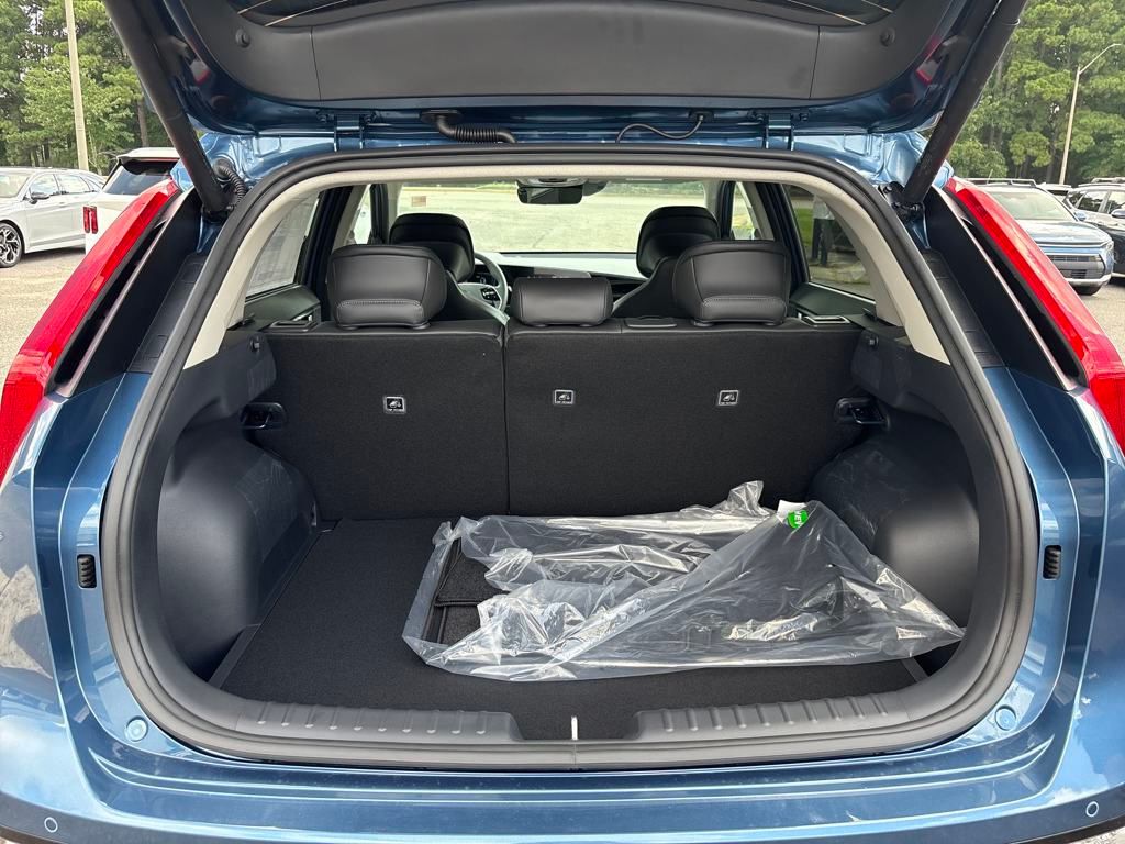 2025 Kia Niro SX photo 28