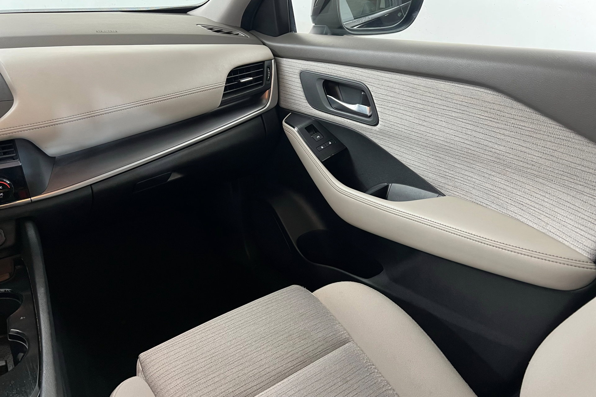 2023 Nissan Rogue SV photo 10