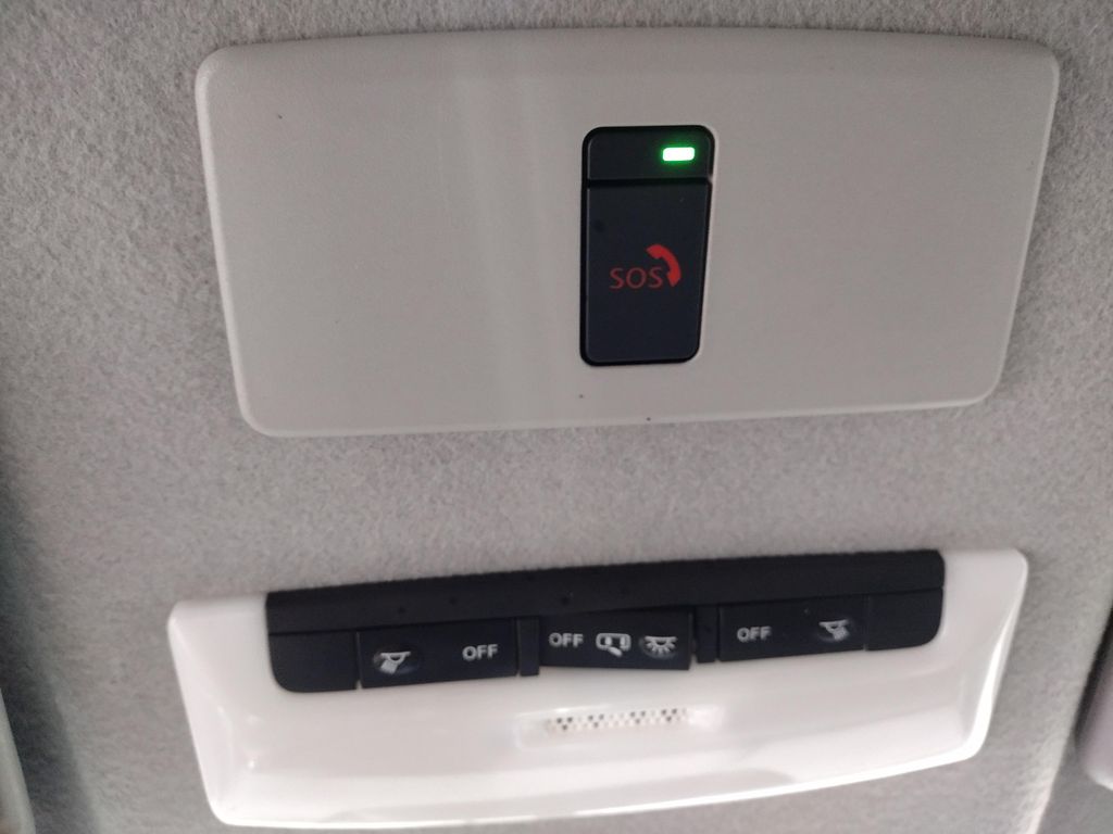 2021 Nissan Kicks SR photo 25