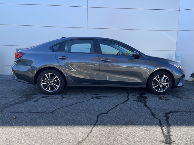 2024 Kia Forte LXS photo 4