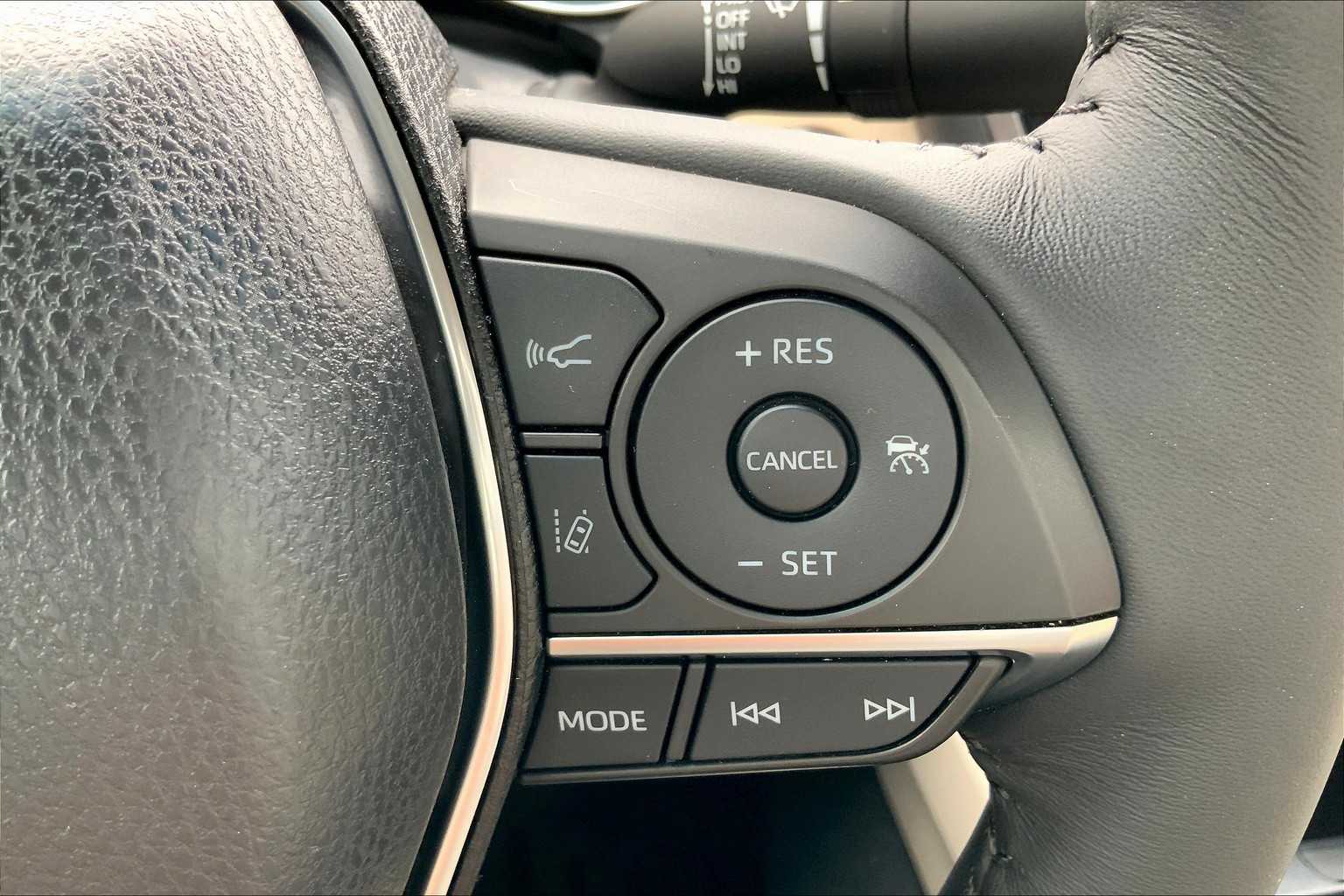 2018 Toyota Camry Hybrid XLE photo 19