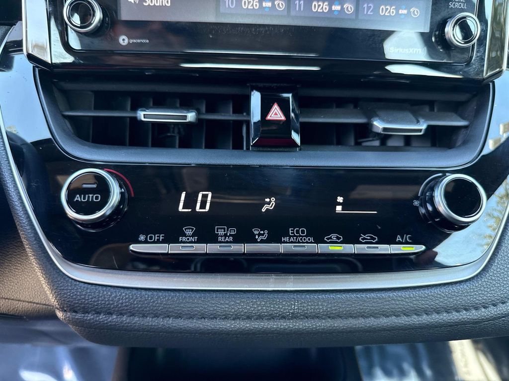 2021 Toyota Corolla SE photo 23
