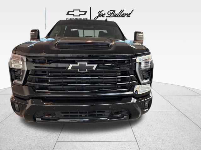 2025 Chevrolet Silverado 2500HD LT photo 2