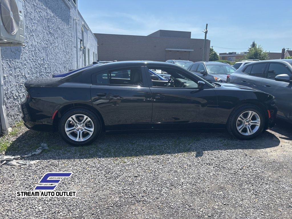 2022 Dodge Charger SXT photo 4