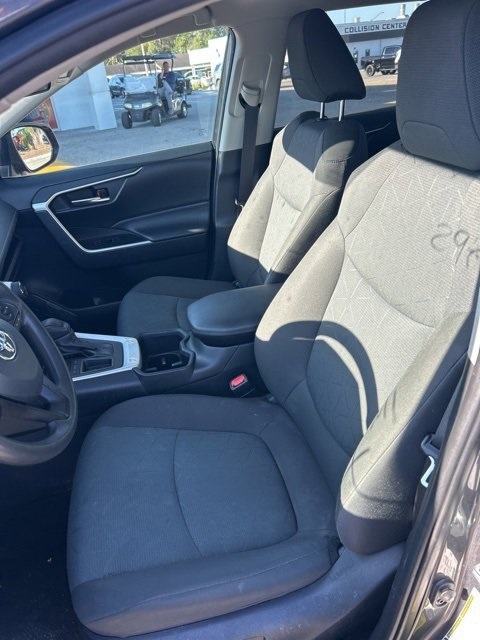 2024 Toyota RAV4 XLE photo 2