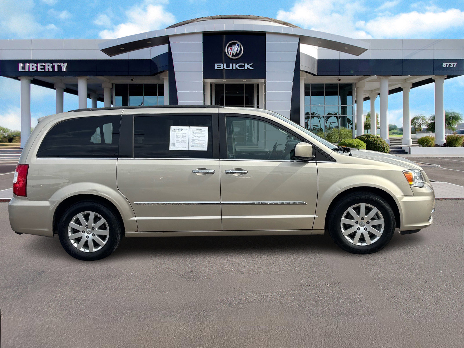 2015 Chrysler Town & Country Touring photo 2