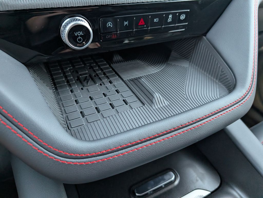 2025 Ford Explorer ST photo 12
