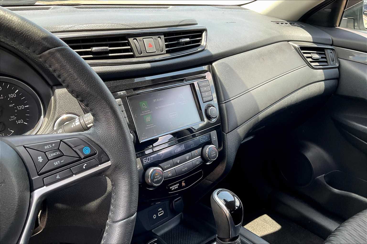 2019 Nissan Rogue SV photo 5